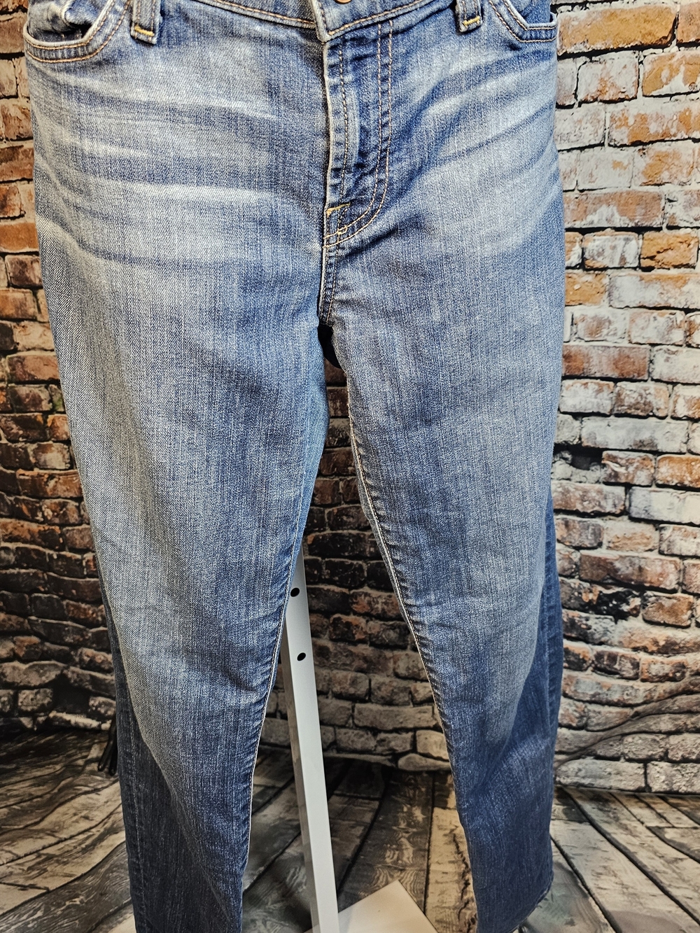 7 For All Mankind Women's Medium Wash Straight Leg Jeans Size 28 Premium Denim